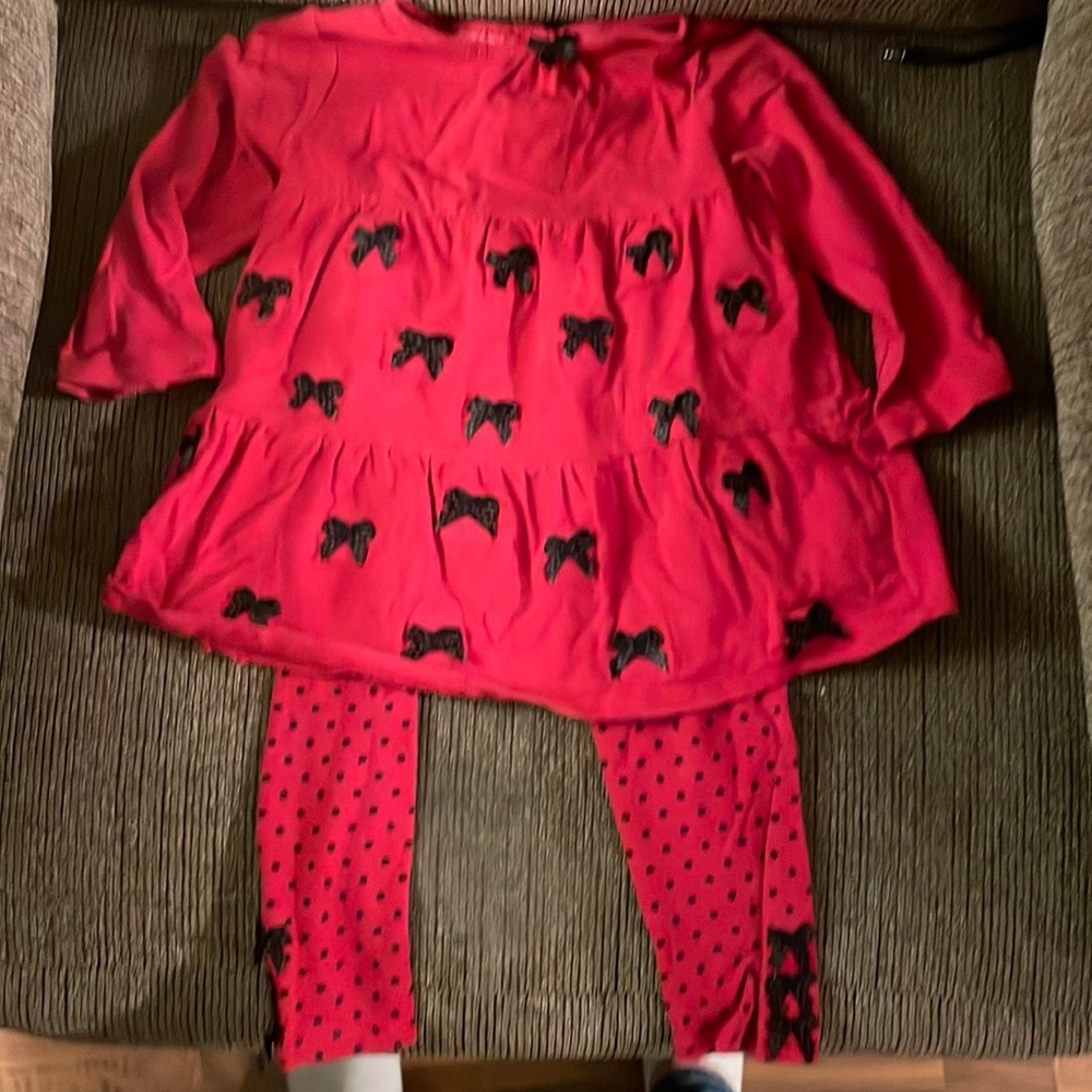 Girls green dog 24months red and black bows and polka dot matching set